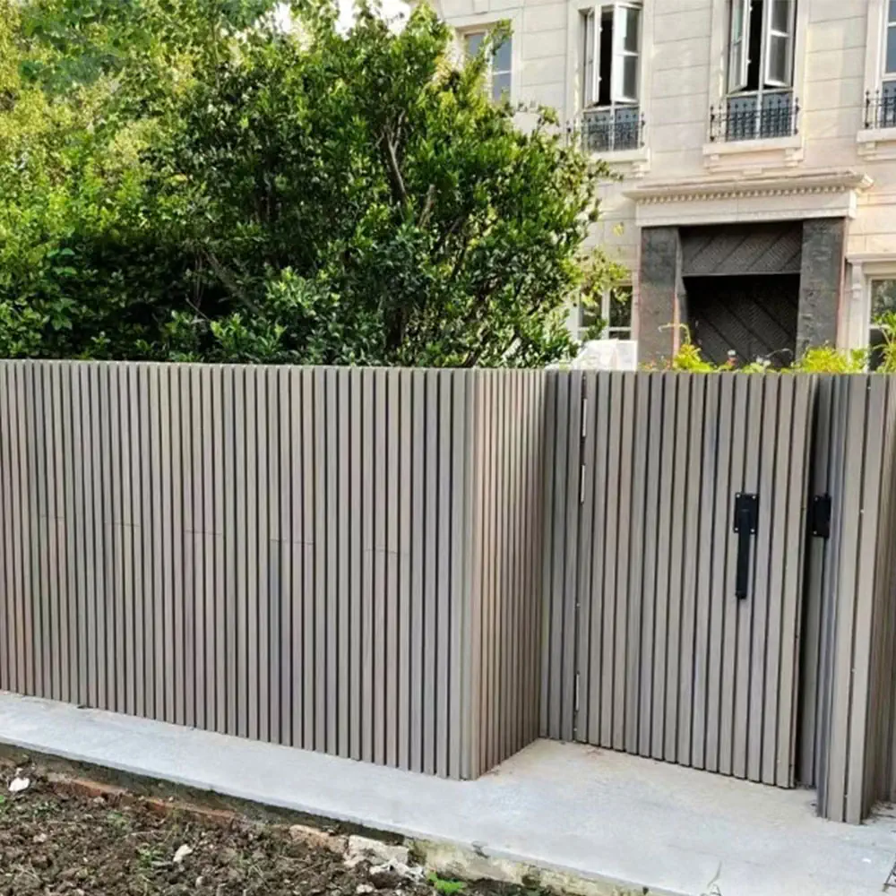 Valla y puerta entrada a jardín con panel 3D color Vintage